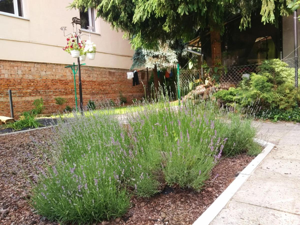 Apartment On Zaliznychna Lviv Exteriör bild