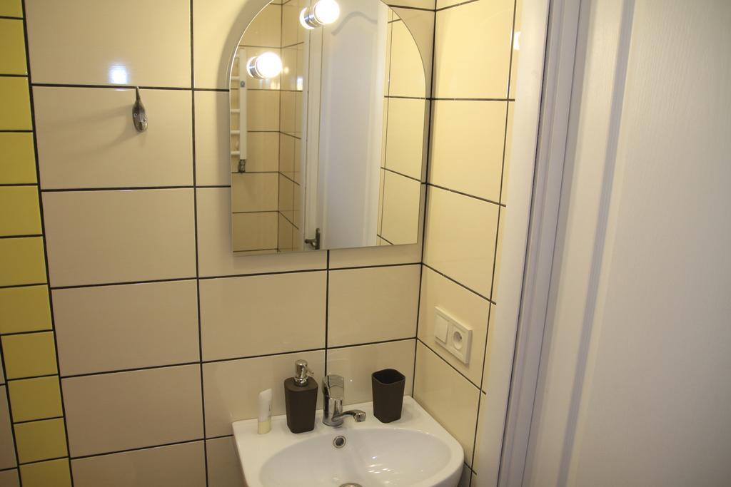 Apartment On Zaliznychna Lviv Exteriör bild