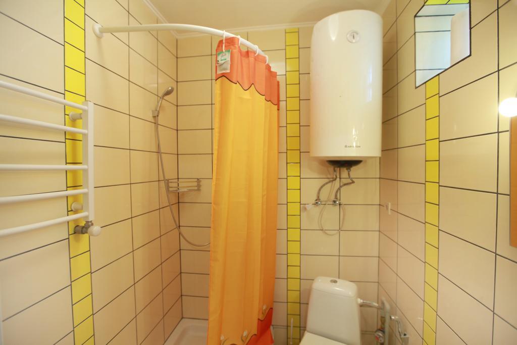 Apartment On Zaliznychna Lviv Exteriör bild