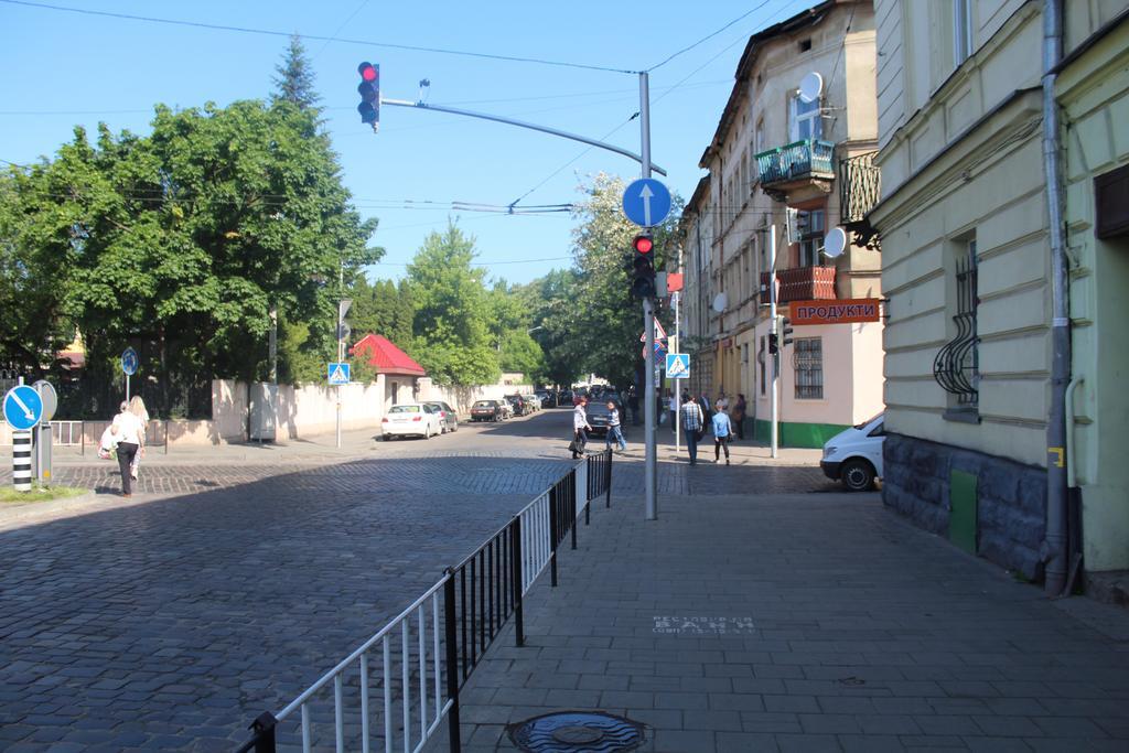 Apartment On Zaliznychna Lviv Exteriör bild