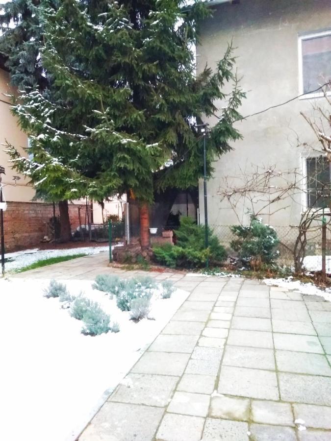 Apartment On Zaliznychna Lviv Exteriör bild